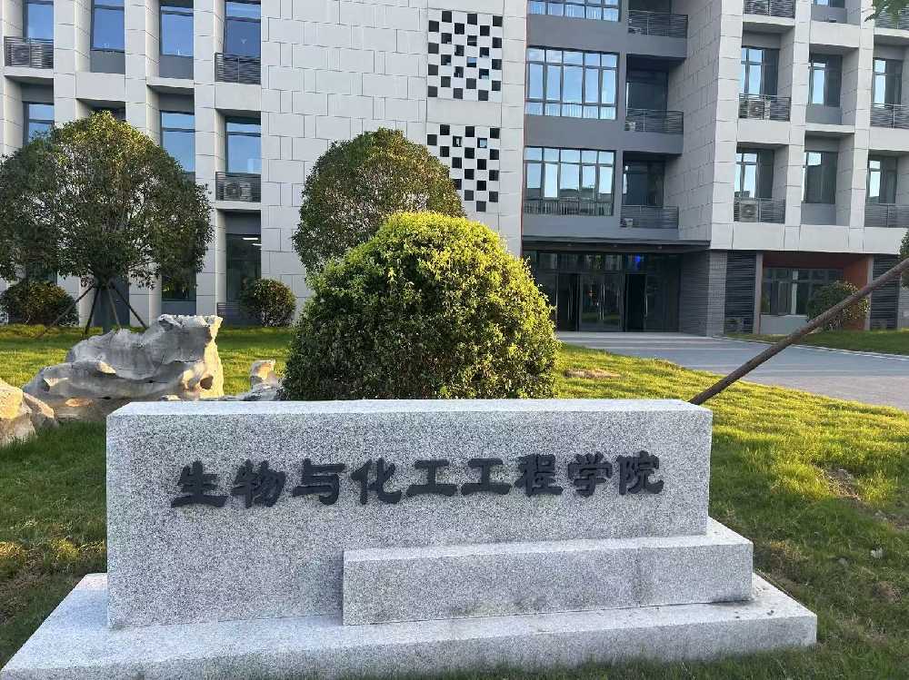 千阳县扬州职业大学体育场高杆灯项目